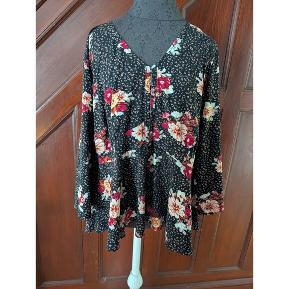 Torrid Floral Print Black Blouse With Hook Closures & Flared Sleeves Size 4 - Picture 1 of 5